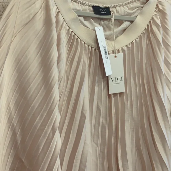 NWT VICI Full Pleated Maxi Skirt Ivory Satin Sheen, Elegant Neutral Flowy, Large - Picture 4 of 6